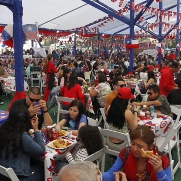 Precios de las principales fondas de Santiago 2026: desde $5.000 con beneficios para niños, adultos mayores y vecinos