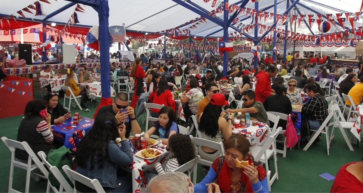 Precios de las principales fondas de Santiago 2026: desde $5.000 con beneficios para niños, adultos mayores y vecinos
