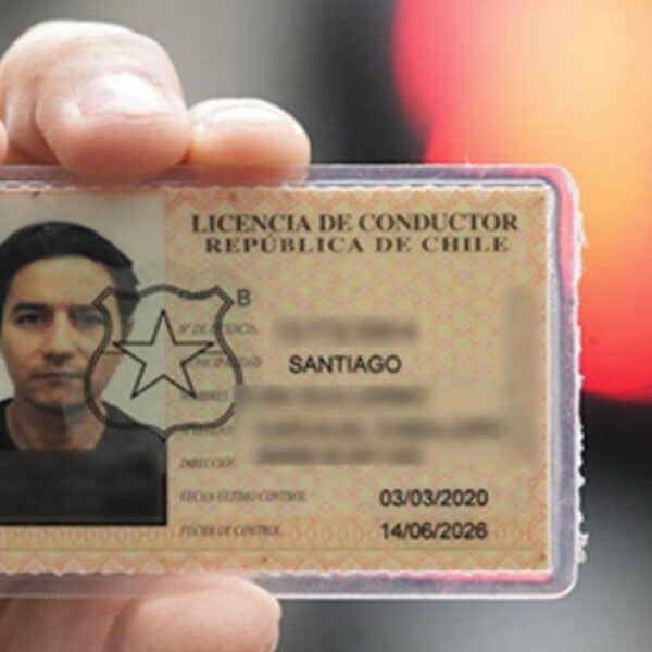 La Ley 21.806 mantiene vigentes las licencias vencidas en 2025 hasta el 31 de diciembre de 2026 y extiende por seis meses las que vencen durante este año.