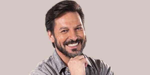 Rafael Cavada, periodista de Chilevisión, fue vinculado en Zona de Estrellas con varias actrices por su fama de galán en el bar Liguria