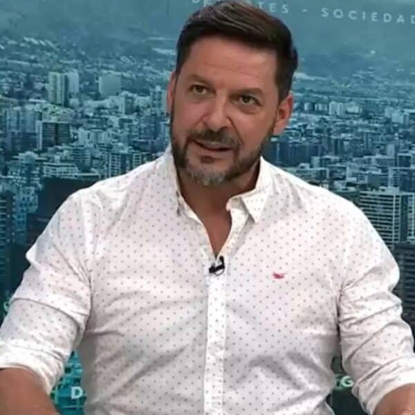 Rafael Cavada en el estudio de CHV Noticias, cuyo rol en Chilevisión fue redefinido tras el episodio del 29 de agosto.
