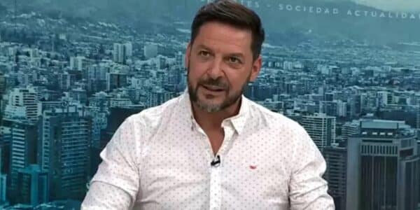 Rafael Cavada permanece en Chilevisión tras el episodio que lo sacó del aire el 29 de agosto y ya grabó su primera nota de regreso, un vuelo con la FACH para el fin de semana dieciochero