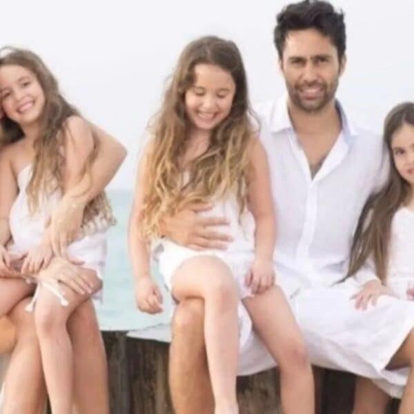 Raffaella Jiménez, hija de Coté López y Luis Jiménez, sorprendió en redes sociales por su gran parecido con la empresaria tras compartir una foto frente al espejo