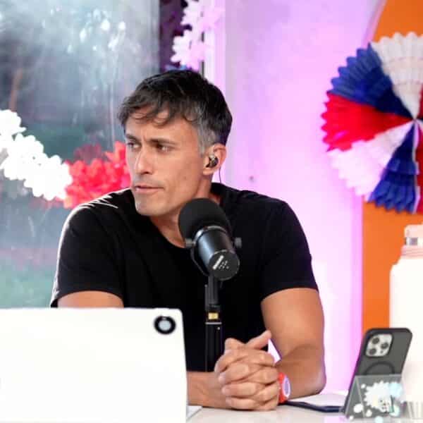 Roberto Cox, rostro de Chilevisión, confesó en el podcast Nada Que Perder que le tiene pánico a que filtren una foto íntima suya debido a su exposición pública