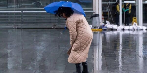 Cielo nublado y lluvia sobre la zona centro-sur de Chile, ante el aviso de la Dirección Meteorológica por un sistema frontal que afectará a seis regiones