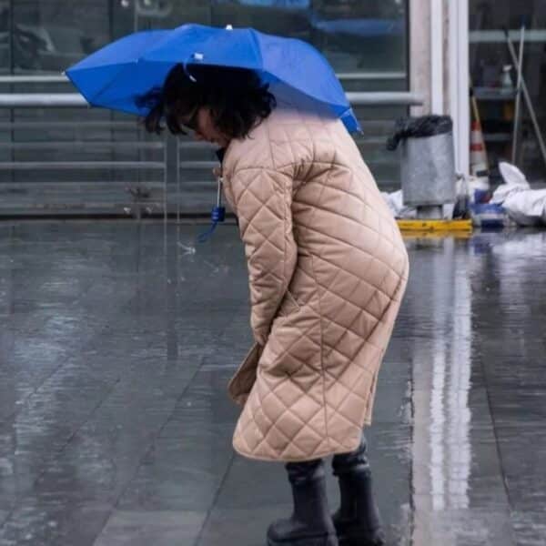 Cielo nublado y lluvia sobre la zona centro-sur de Chile, ante el aviso de la Dirección Meteorológica por un sistema frontal que afectará a seis regiones
