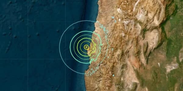 Sismógrafo de la Universidad de Chile registrando señales en estación de monitoreo de tremors tectónicos en la Patagonia