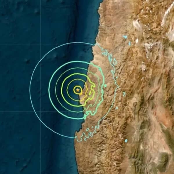 Sismógrafo de la Universidad de Chile registrando señales en estación de monitoreo de tremors tectónicos en la Patagonia