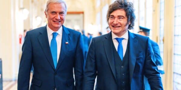 Vlado Mirosevic cuestionó la postura de Kast frente a Milei por el decreto 457: "Se pone del lado de Argentina"