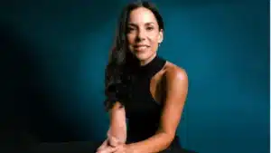 Catalina Edwards en los estudios de Canal 13, donde desde este jueves realiza comentarios de economía en Teletrece central.