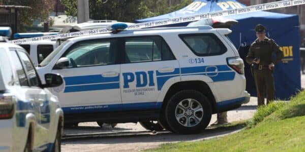 Personal policial en un procedimiento de investigación, imagen referencial del hallazgo de una adolescente fallecida en Independencia.