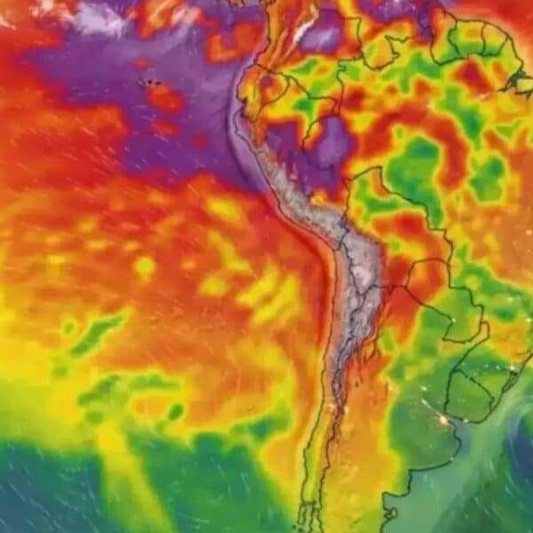 Mapa de anomalías térmicas en el océano Pacífico ante la advertencia de la OMM por el fortalecimiento del fenómeno de El Niño