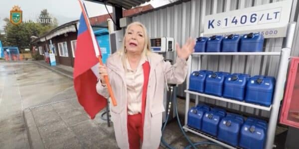 La alcaldesa de Hualaihué, Cristina Espinoza, criticó con dureza al ministro Quiroz por sus dichos sobre la parafina y acusó que el Gobierno desconoce la realidad del sur.