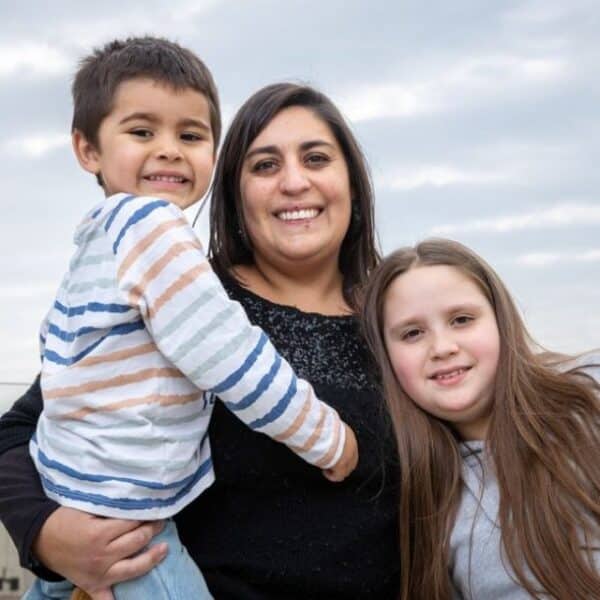 El Bono Extraordinario de Apoyo a la Niñez entrega $30 mil por cada hijo a familias del 80% más vulnerable del Registro Social de Hogares; el pago es automático y tiene un plazo máximo para cobrarlo.