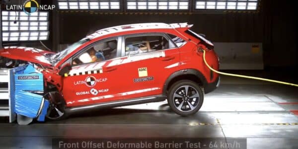 Chery Tiggo 2 durante una evaluación de seguridad vehicular realizada por Latin NCAP para el mercado latinoamericano.