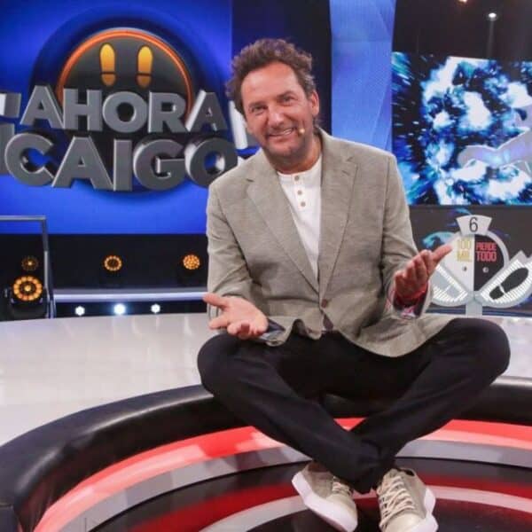 Chilevisión sumó a una pieza clave de Ahora Caigo de TVN para reforzar sus programas de entretención de cara a fin de año, en un nuevo movimiento de la grúa televisiva.