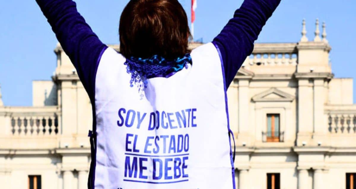 Profesores chilenos en una actividad educativa, en el contexto del proceso de reparación de la deuda histórica docente.