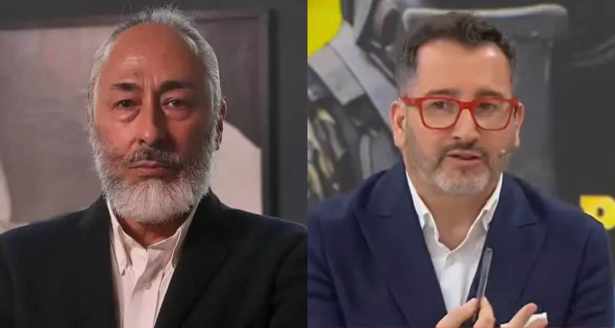 Composición en dos partes: a la izquierda, un hombre de barba canosa con chaqueta oscura; a la derecha, un hombre con lentes rojos y traje azul, sosteniendo un lápiz.