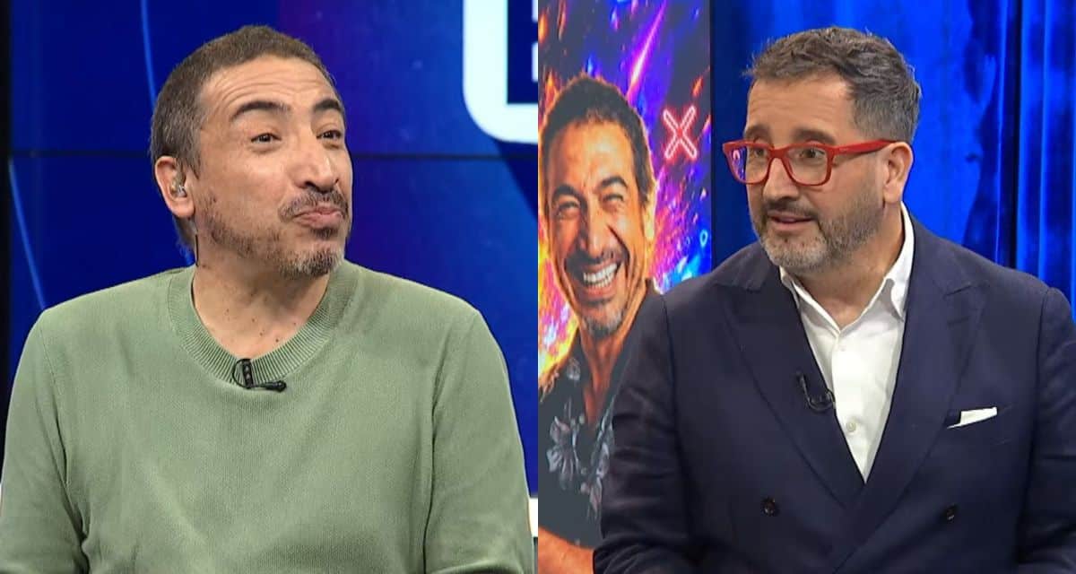 Eduardo Fuentes junto al comediante Rodrigo González durante su cruce televisivo por la cobertura a las AFP