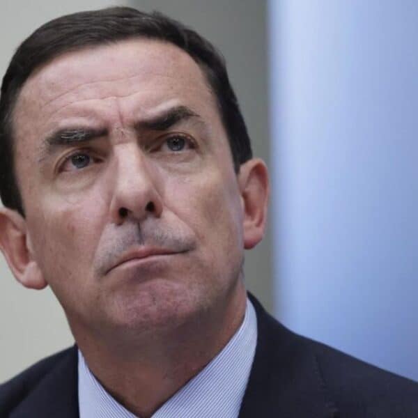 Fernando Rabat durante una actividad oficial como ministro de Justicia, en medio de cuestionamientos políticos en el Congreso.