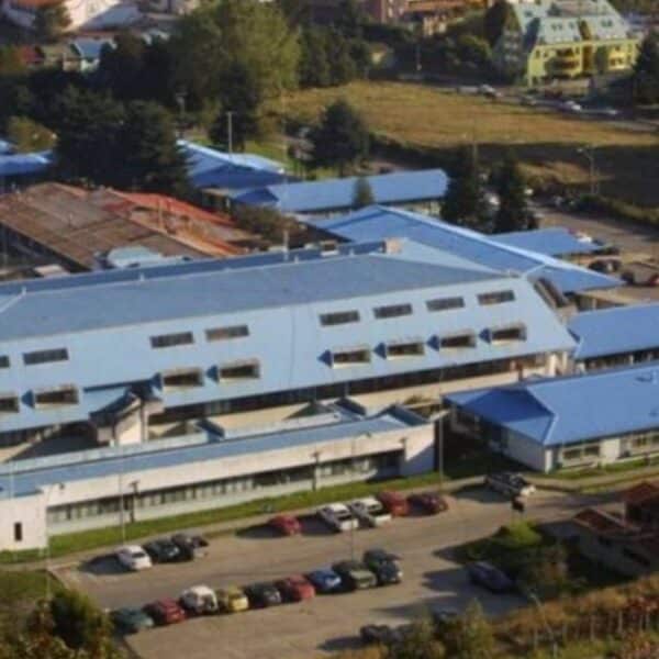 Fachada del Hospital Puerto Montt, en calle Seminario: el recinto enfrenta una grave denuncia de presunto abuso sexual contra una paciente con cáncer terminal.