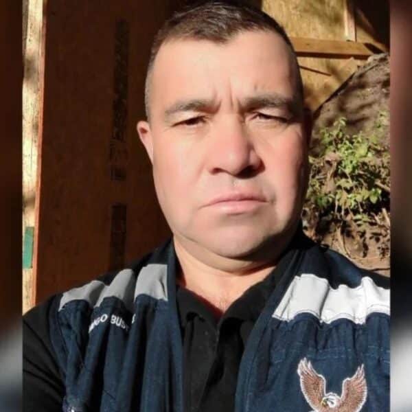 Hugo Bustamante escoltado por Gendarmería tras confirmarse su sobreseimiento por los crímenes de Elena Hinojosa y Eduardo Páez en Villa Alemana