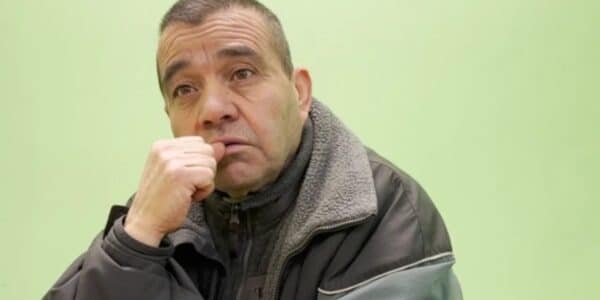 Hugo Bustamante escoltado por Gendarmería tras conocerse su sobreseimiento por el doble homicidio de 1996 en Villa Alemana