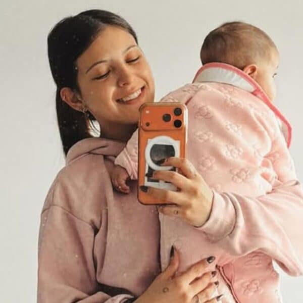 Ignacia Antonia junto a su hija Amelia al compartir un especial gesto relacionado con su maternidad.