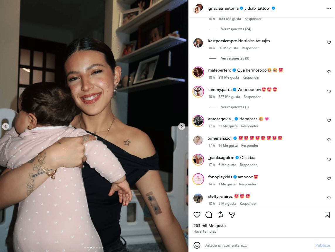 Tatuaje en el brazo de Ignacia Antonia con los ojos de su hija Amelia en un diseño rectangular en blanco y negro.