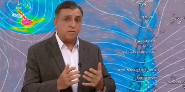 ivan-torres-meteorologo-tvn-pantalla