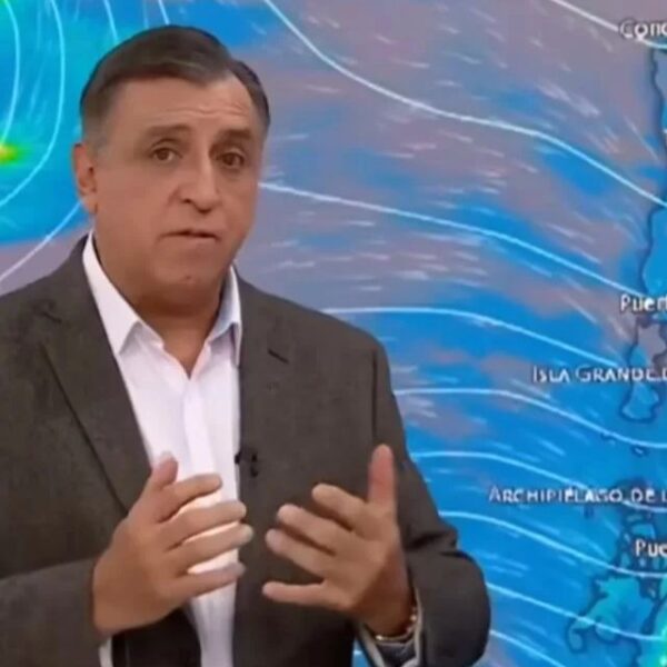 ivan-torres-meteorologo-tvn-pantalla