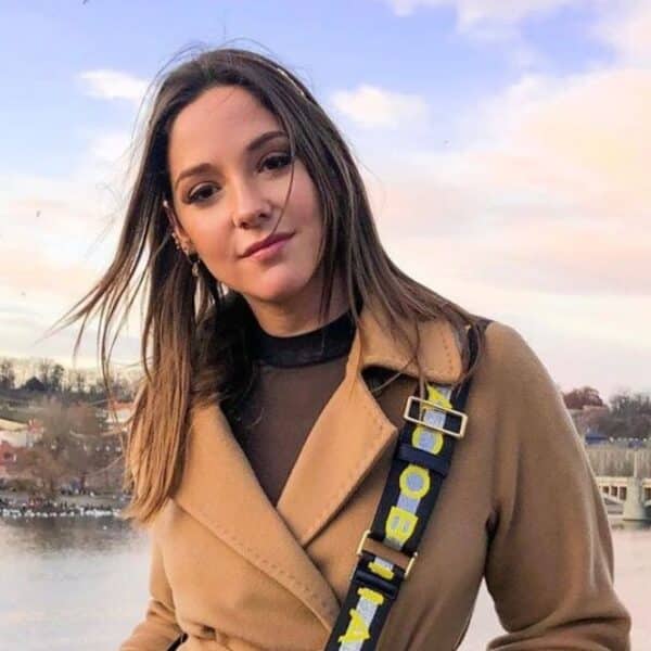 La abogada e influencer Kel Calderón mostrando su nuevo cambio de look capilar en su cuenta de Instagram