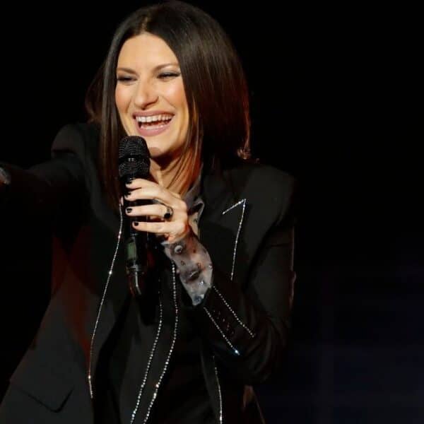La cantante italiana Laura Pausini en el escenario tras aclararse los rumores sobre su participación en el Festival de Viña 2027