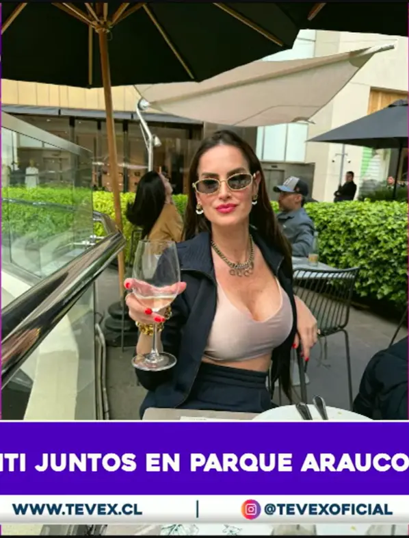 Adriana Barrientos revelando la foto