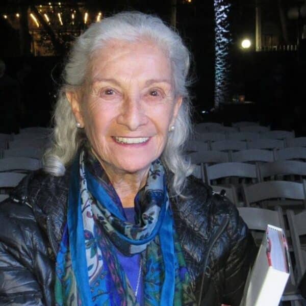 Luz Jiménez recibe un reconocimiento a su trayectoria en los Premios Cordillera 2026, donde dedicó palabras de cariño a sus cuatro hijas.