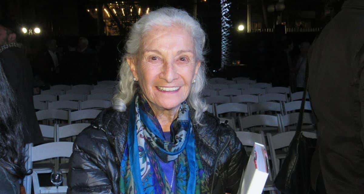 Luz Jiménez recibe un reconocimiento a su trayectoria en los Premios Cordillera 2026, donde dedicó palabras de cariño a sus cuatro hijas.