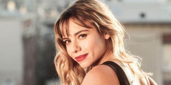 María Gracia Omegna muestra su rostro en una historia de Instagram tras sufrir la picadura de un insecto.