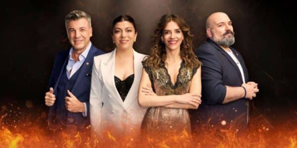 Participantes de MasterChef Chile frente al jurado de TVN durante una prueba de la competencia gastronómica.