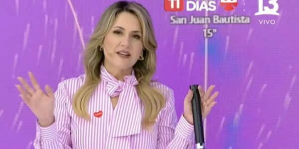 La meteoróloga Michelle Adam entregando en Tu Día de Canal 13 la hora exacta del pulso más fuerte de lluvia en Santiago