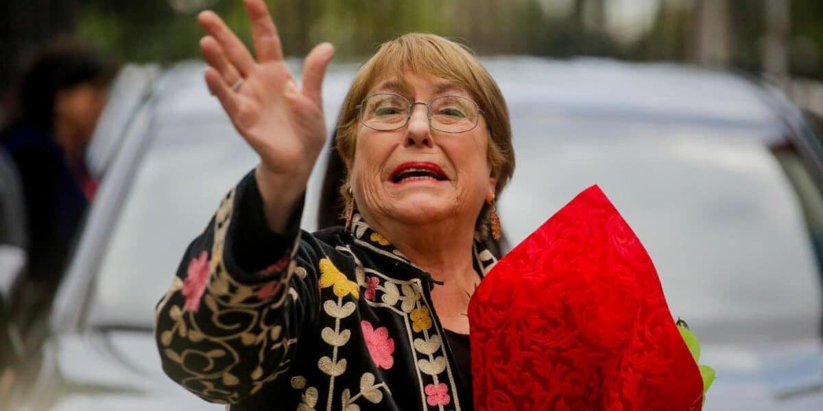 Michelle Bachelet durante un acto público reciente, en medio de su regreso a la primera línea de la política chilena y la convocatoria a los partidos de oposición.