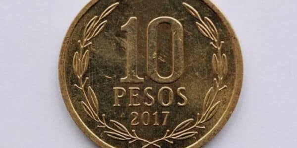 Nueva moneda de $10 presentada por el Banco Central como parte de la renovación gradual del efectivo utilizado en Chile.