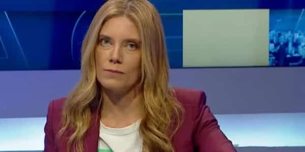 La periodista Mónica Rincón durante una transmisión de CNN Chile en Santiago