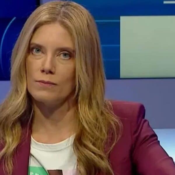 La periodista Mónica Rincón durante una transmisión de CNN Chile en Santiago