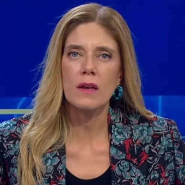 Mónica Rincón, periodista de CNN Chile, durante una transmisión televisiva