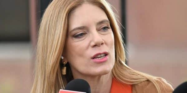 La periodista Mónica Rincón durante una transmisión de CNN Chile en Santiago