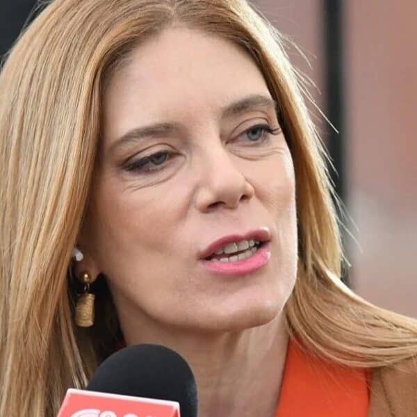 La periodista Mónica Rincón durante una transmisión de CNN Chile en Santiago