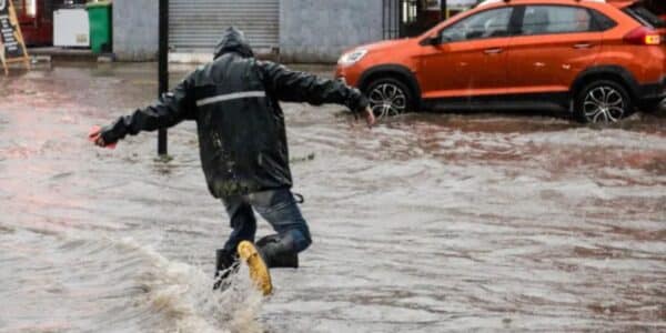 Cielo nublado sobre Santiago durante la jornada de tormentas eléctricas y granizo del martes 13 de octubre