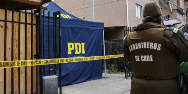 Imagen referencial de un procedimiento policial en Chile, en el contexto del parricidio investigado en Ciudad de Los Valles, Pudahuel.