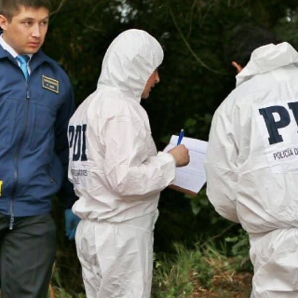 Personal de la PDI y la Fiscalía investiga un homicidio registrado la noche del miércoles en el sector de Playa Ancha, en Valparaíso, donde falleció un hombre de 40 años y un imputado quedó detenido.