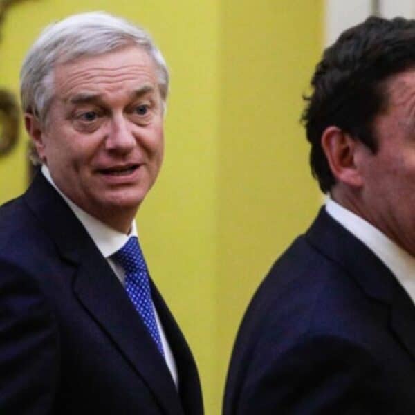 El Presidente José Antonio Kast en La Moneda tras ratificar en su cargo al ministro de Justicia Fernando Rabat por la polémica de las rebajas de condena